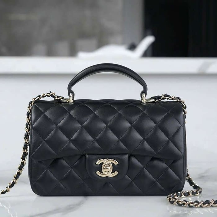 Chọn Túi Chanel Classic Flap Mini Da Cừu Màu Đen Đi Tiệc