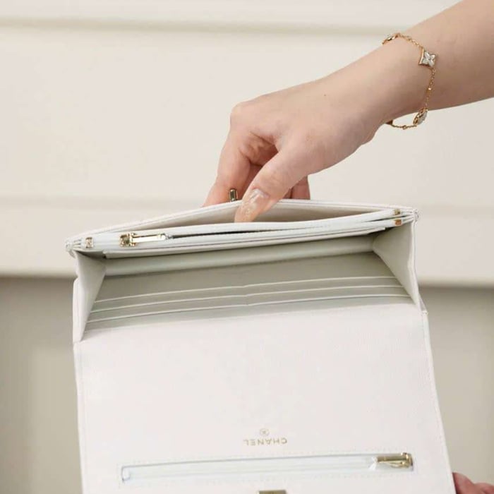 Túi Chanel Woc 25k Màu Trắng Có Vừa Điện Thoại Không