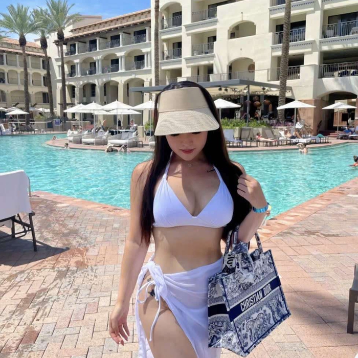 Mua Túi Xách Dior Book Tote Tại Tphcm Kết Hợp Trang Phục Công Sở