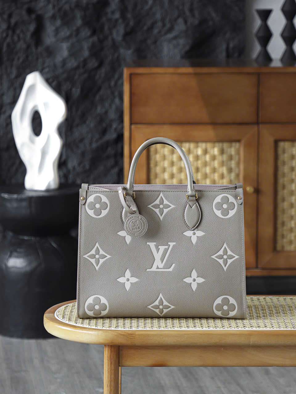 Túi Lv Onthego Màu Xám Phía Trước Form Tote Sang Túi Lv Onthego Màu Xám Phía Trước Form Tote Sang