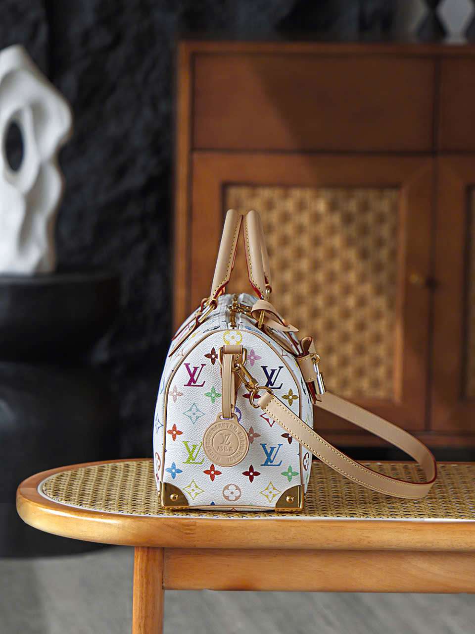 Túi Speedy 25 Monogram Nền Trắng Bên Hông Dễ Mang Di Chuyển Túi Speedy 25 Monogram Nền Trắng Bên Hông Dễ Mang Di Chuyển