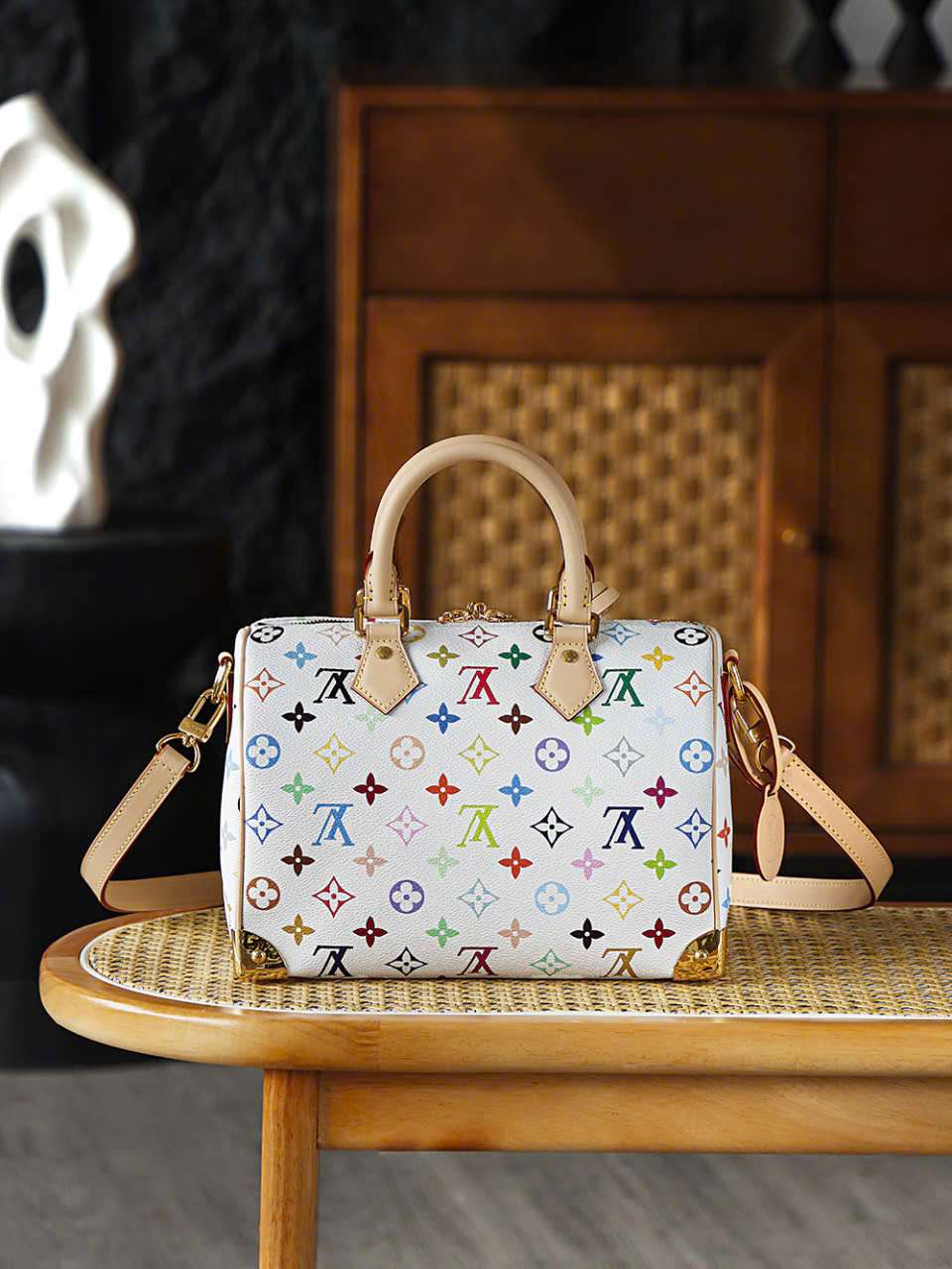 tui-speedy-25-monogram-nen-sang-phia-sau-form-trong tui-speedy-25-monogram-nen-sang-phia-sau-form-trong