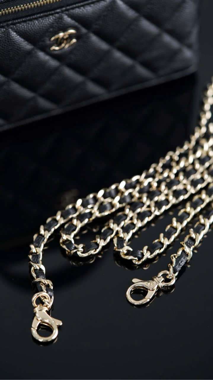 Tui Xach Chanel 25C Size 19Cm Da Be San Mau Den Khoa Vang Nhat Tui Xach Chanel 25C Size 19Cm Da Be San Mau Den Khoa Vang Nhat