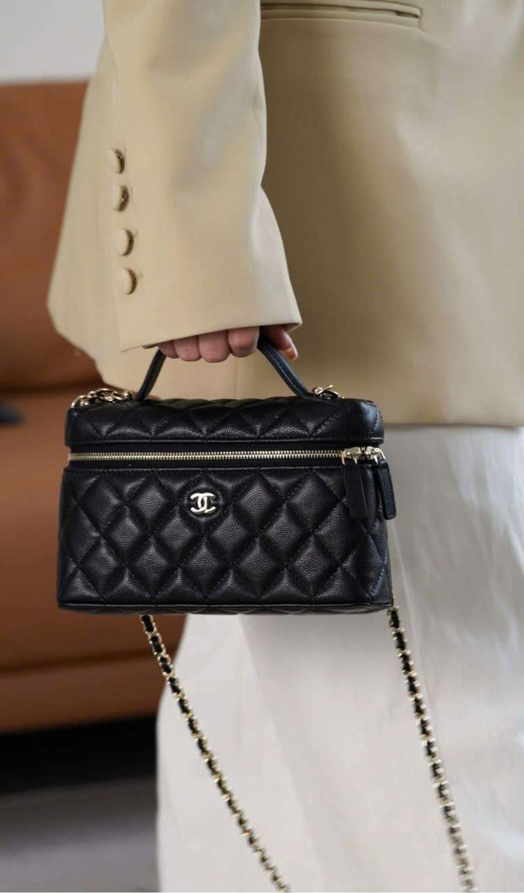 Tui Xach Chanel 25C Size 19Cm Da Be San Mau Den Khoa Vang Nhat Tui Xach Chanel 25C Size 19Cm Da Be San Mau Den Khoa Vang Nhat