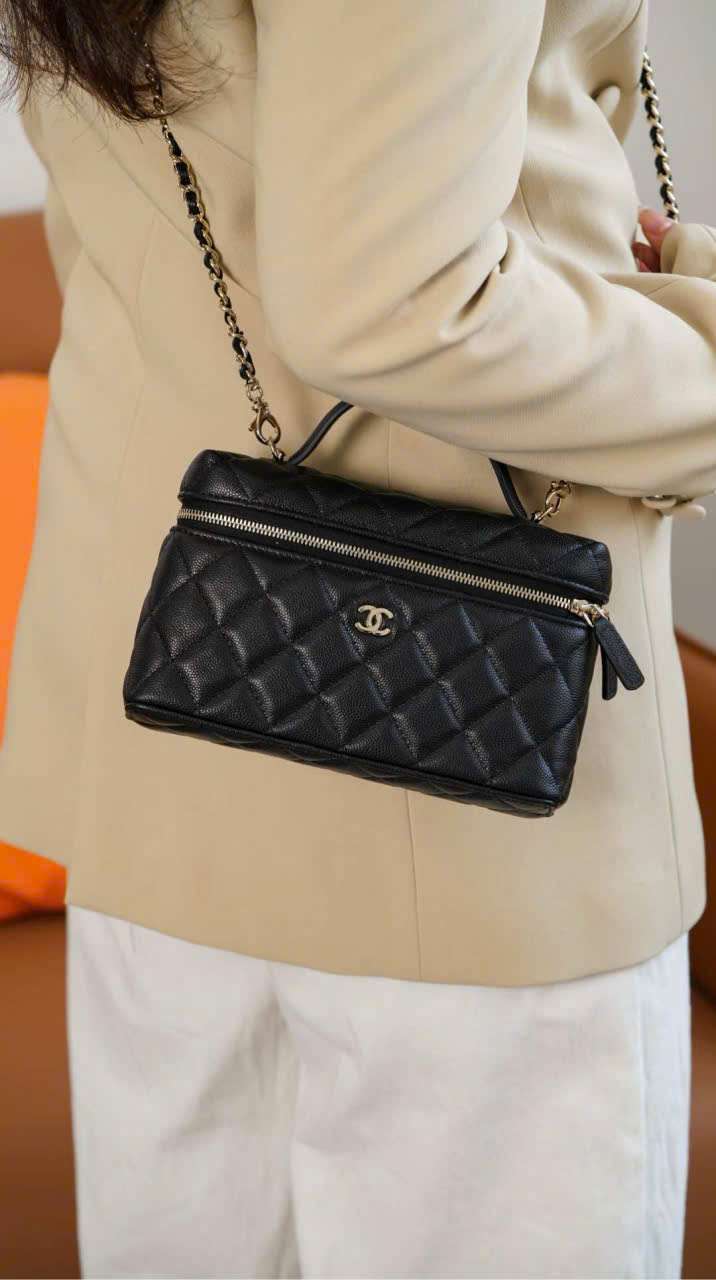 Tui Xach Chanel 25C Size 19Cm Da Be San Mau Den Khoa Vang Nhat Tui Xach Chanel 25C Size 19Cm Da Be San Mau Den Khoa Vang Nhat