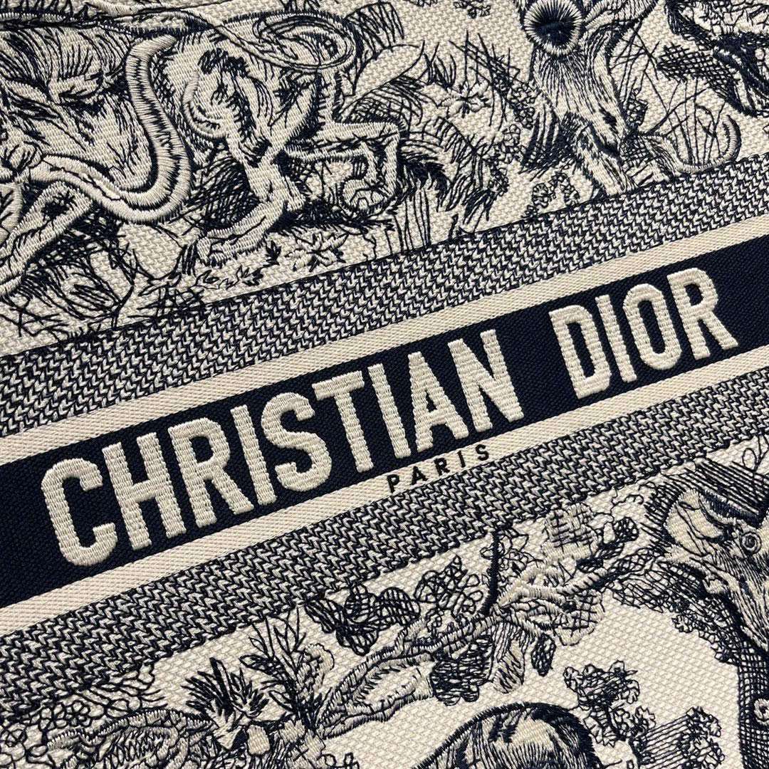 túi xách dior book tote tphcm size 41cm canvas thêu hổ xanh dương túi xách dior book tote tphcm size 41cm canvas thêu hổ xanh dương