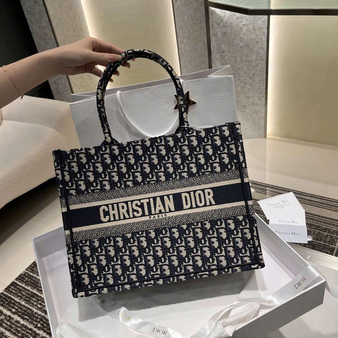 Túi Xách Dior Book Tote VIP Họa Tiết Oblique Kinh Điển Full Box Túi Xách Dior Book Tote VIP Họa Tiết Oblique Kinh Điển Full Box