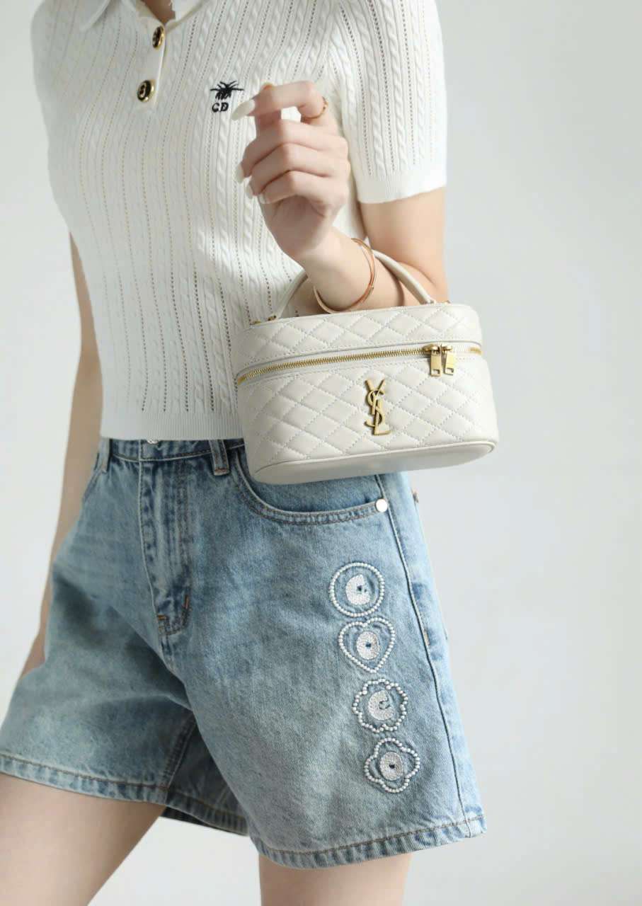 Túi Ysl Vanity Bag Da Cừu Size 18 Vip 1 1 Dùng Khi Đi Tiệc Túi Ysl Vanity Bag Da Cừu Size 18 Vip 1 1 Dùng Khi Đi Tiệc