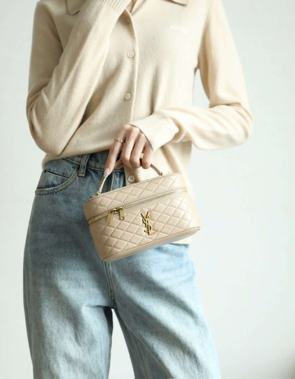 Túi Ysl Vanity Bag Da Cừu Size 18 Vip 1 1 Dùng Khi Đi Tiệc Túi Ysl Vanity Bag Da Cừu Size 18 Vip 1 1 Dùng Khi Đi Tiệc