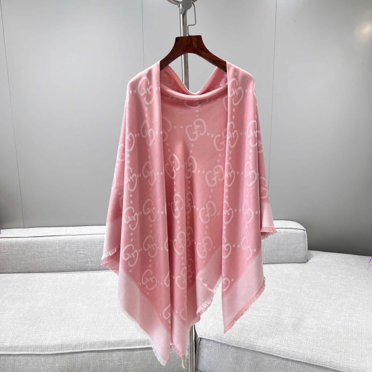 xu hướng chọn khăn quàng cổ Gucci luxury năm nay xu hướng chọn khăn quàng cổ Gucci luxury năm nay