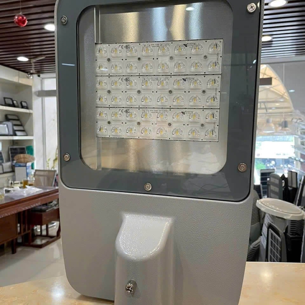 Đèn Led Chiếu Sáng Đường Phố CTL372P 150W LED225 WW/NW/CW 220-240V 22500lm