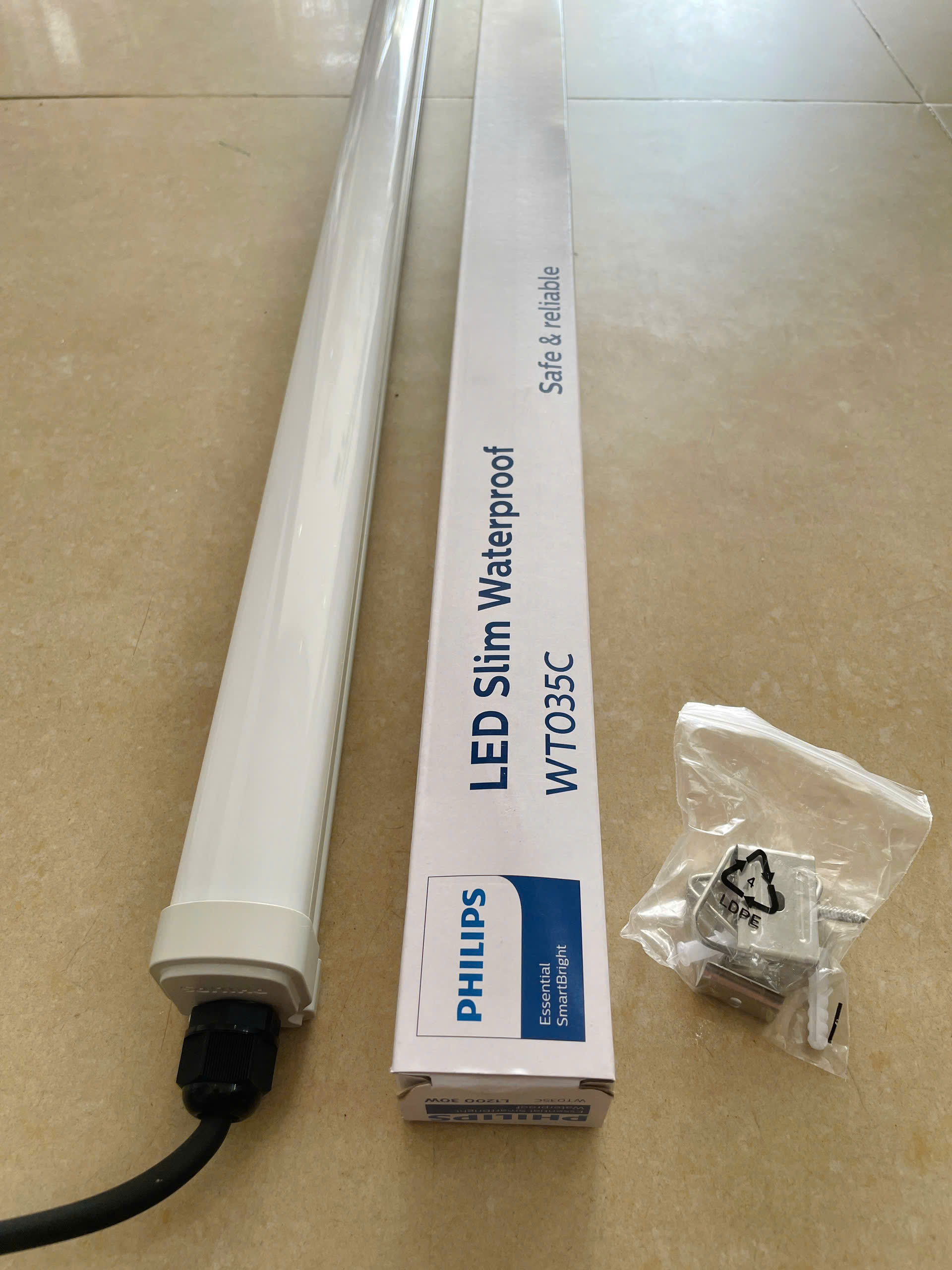 Giải pháp chiếu sáng hiệu quả Bộ máng đèn LED chống thấm Philips