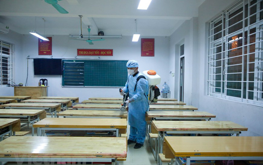 Việc chuyển đổi thành một phòng khử trùng bằng lắp đặt đèn tia cực tím TUV Philips sẽ cắt giảm quá trình khử trùng từ 40 phút xuống còn 5 phút. Việc chuyển đổi thành một phòng khử trùng bằng lắp đặt đèn tia cực tím TUV Philips sẽ cắt giảm quá trình khử trùng từ 40 phút xuống còn 5 phút.