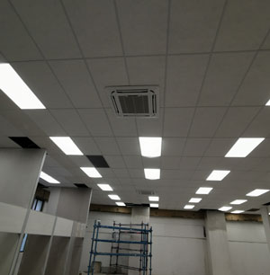 Máng đèn Led Philips Panel RC001B LED38 NW 1x4 trong xưởng Máng đèn Led Philips Panel RC001B LED38 NW 1x4 trong xưởng