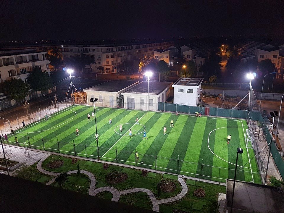 Chiếu sáng sân bóng đá mini bằng đèn pha LED Chiếu sáng sân bóng đá mini bằng đèn pha LED