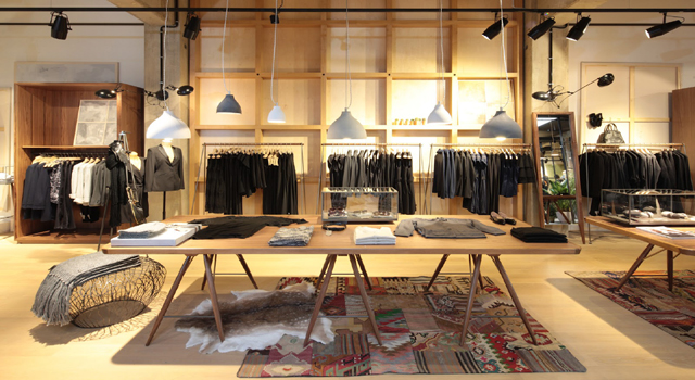 Đèn LED thanh ray được sử dụng phổ biến trong các cửa hàng quần áo sang trọng Đèn LED thanh ray được sử dụng phổ biến trong các cửa hàng quần áo sang trọng