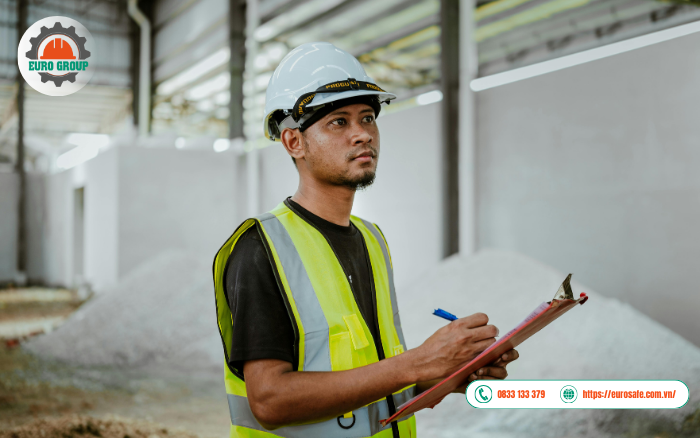 Mũ bảo hộ màu trắng – Nhóm quản lý và giám sát