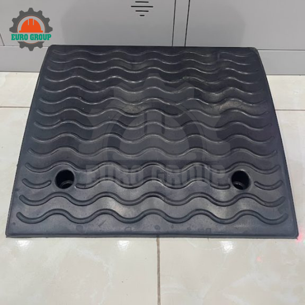 Cầu Dốc Cao Su Xe Lên Xuống Cao 11cm 42x48cm