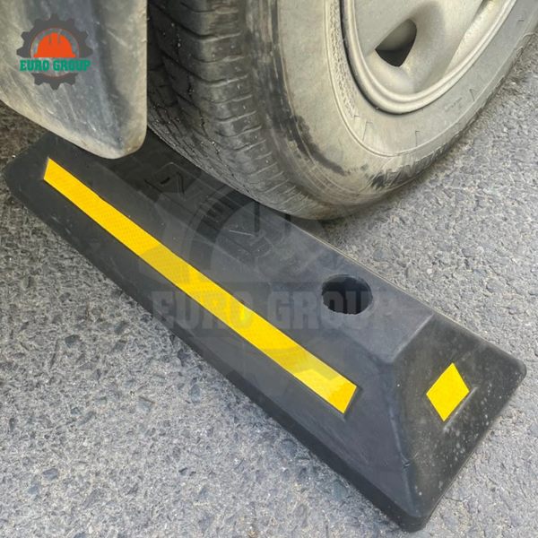 Chặn Bánh Xe Cao Su KBN-T600 60x16x10cm Gắn Cố Định Chống Trượt