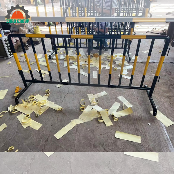 Hàng Rào Sắt Di Động 1m x 2m Vàng Đen