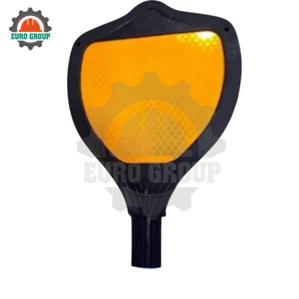 Tấm phản quang giao thông gắn trên dải phân cách