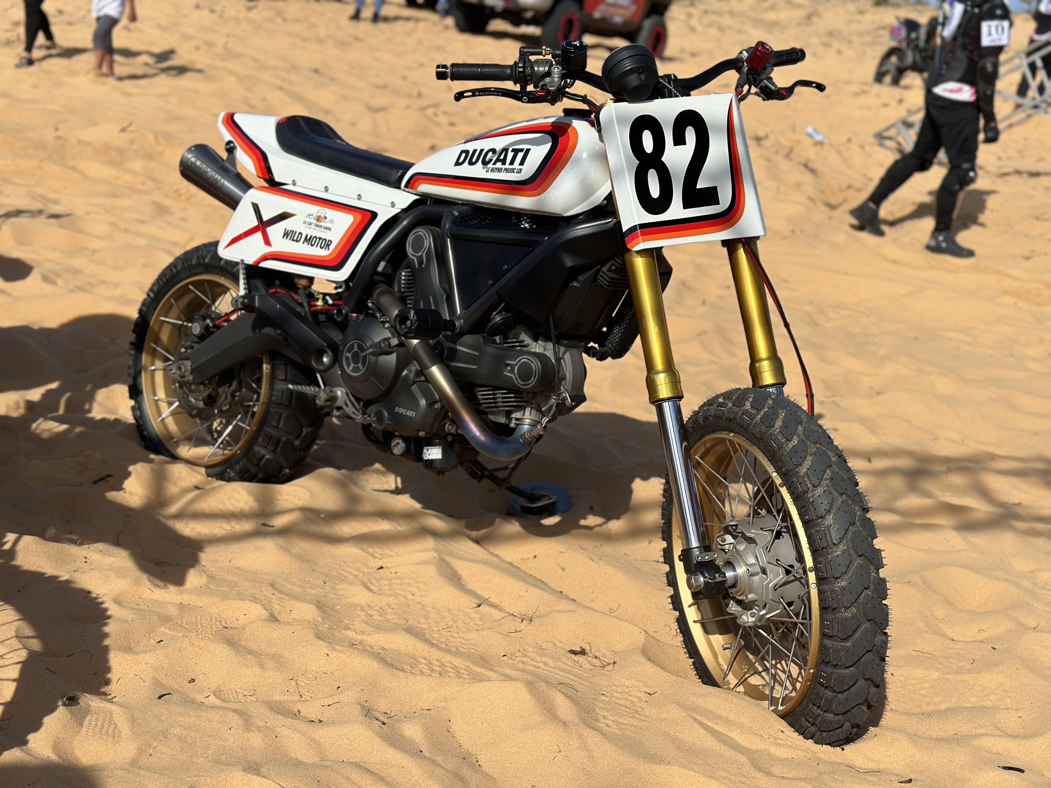 Long-travel front fork and rear suspension to better handle off-road terrain Long-travel front fork and rear suspension to better handle off-road terrain