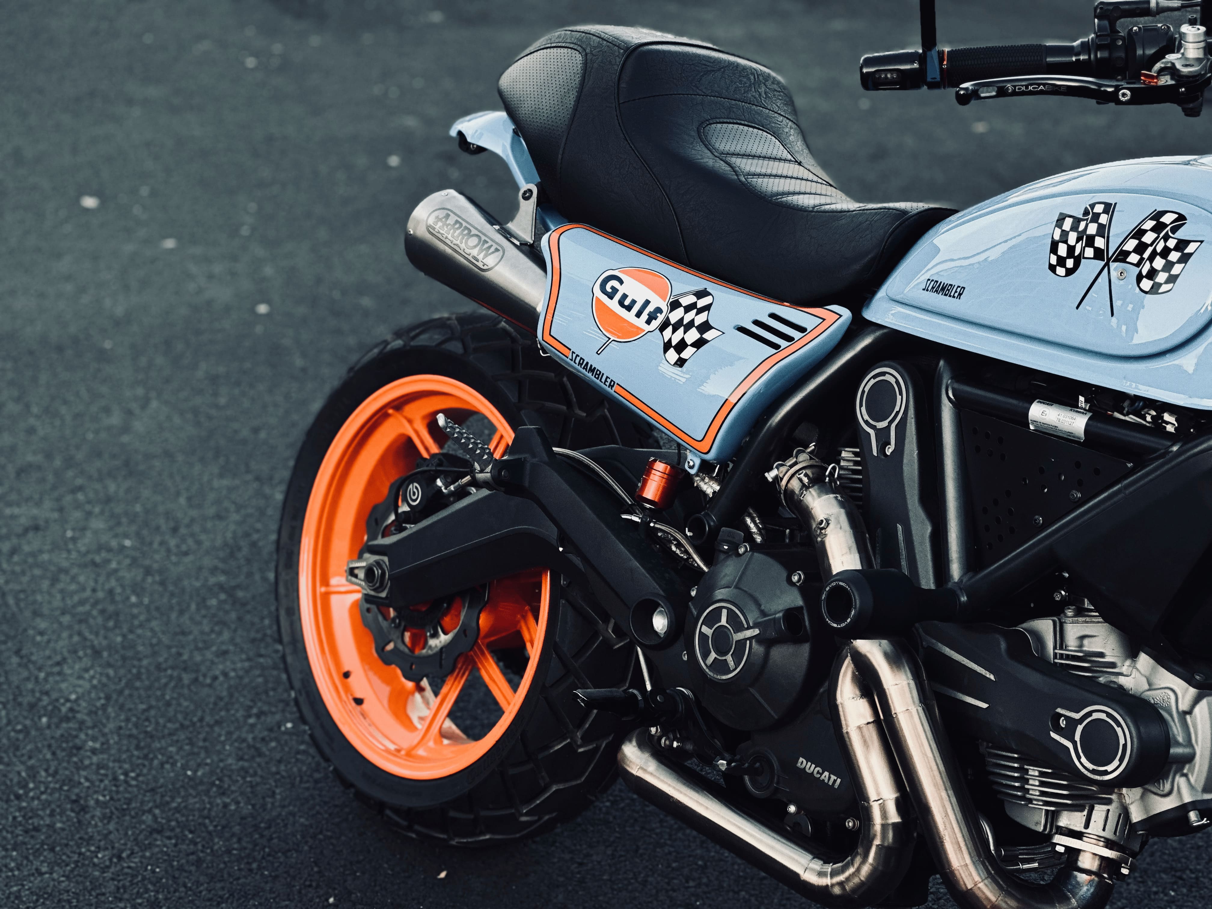 WildMotor Custom uses the joints intentionally to create a muscular accent for the machine. WildMotor Custom uses the joints intentionally to create a muscular accent for the machine.