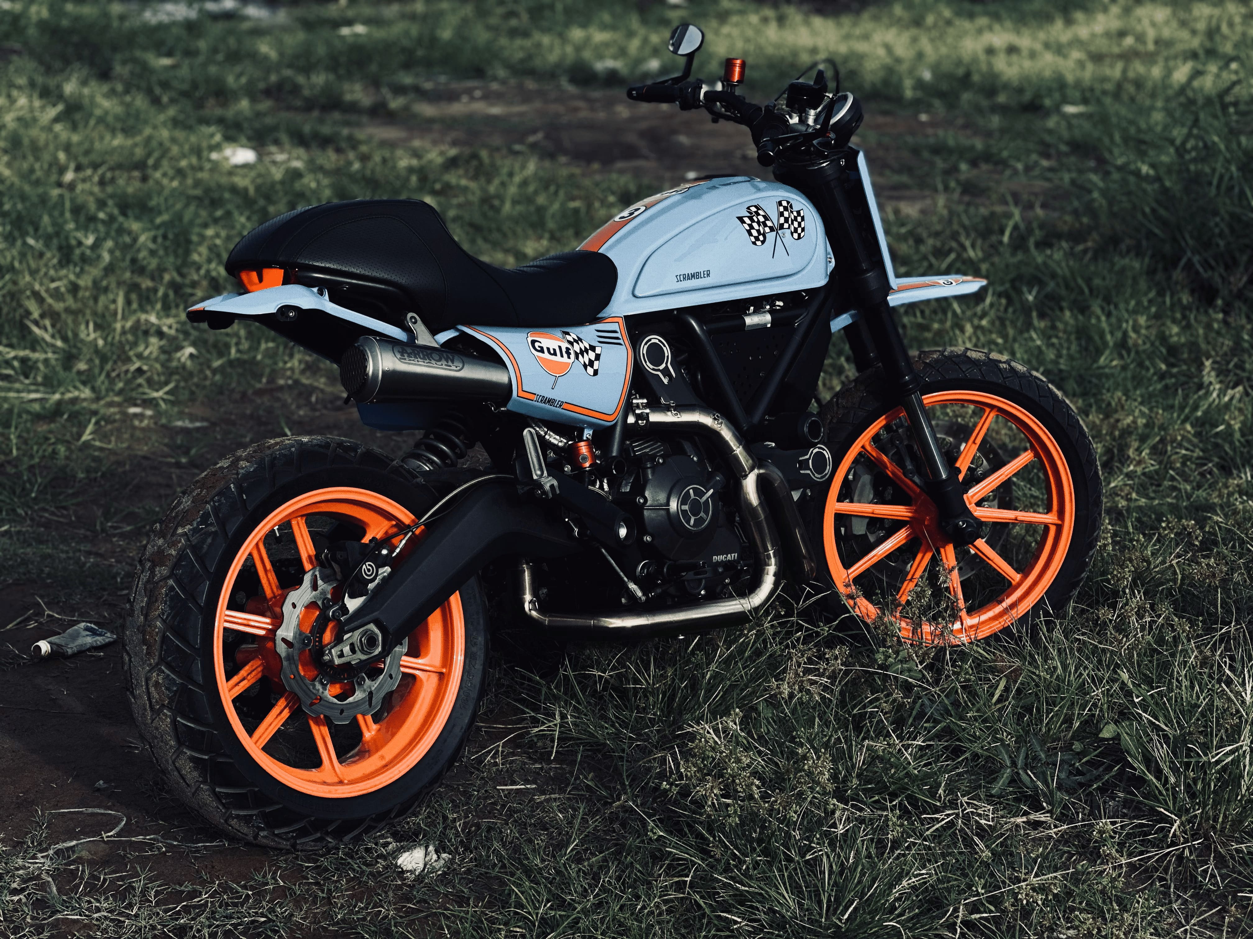 The painting technique of this Gulf-inspired Ducati Scrambler can make you unable to take your eyes off its smoothness The painting technique of this Gulf-inspired Ducati Scrambler can make you unable to take your eyes off its smoothness