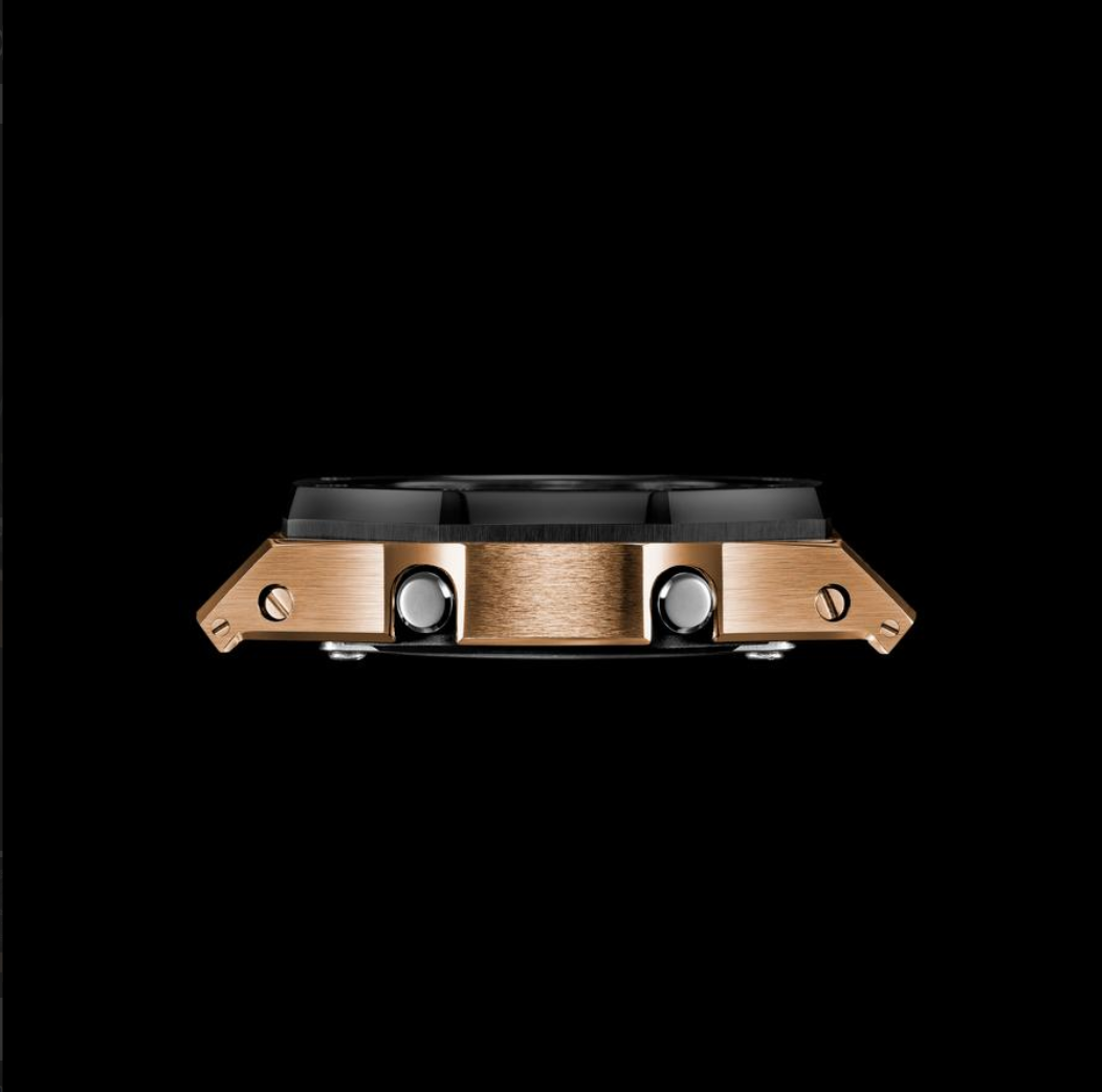 Đồng hồ G-Shock chống nước Carbon Core Guard Đồng hồ G-Shock chống nước Carbon Core Guard