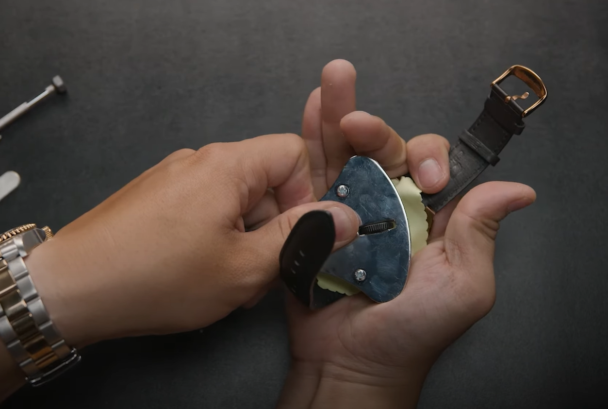 Mở nắp đồng hồ Casio Edifice Mở nắp đồng hồ Casio Edifice