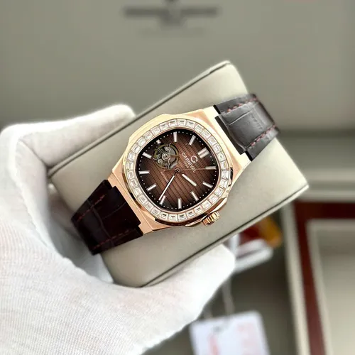 Đồng Hồ Nam Carnival 8128G-VH-DD-N Mặt Số Nâu Chocolate - Dây Da: Thiết Kế & Viền Đá Nói Lên Đẳng Cấp Của Bạn