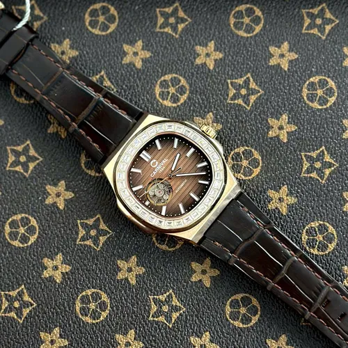 Đồng Hồ Nam Carnival 8128G-VH-DD-N Mặt Số Nâu Chocolate - Dây Da: Thiết Kế & Viền Đá Nói Lên Đẳng Cấp Của Bạn