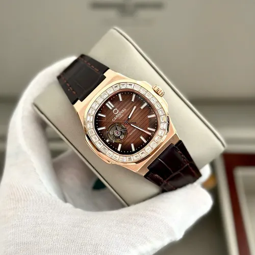 Đồng Hồ Nam Carnival 8128G-VH-DD-N Mặt Số Nâu Chocolate - Dây Da: Thiết Kế & Viền Đá Nói Lên Đẳng Cấp Của Bạn