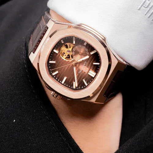 Đồng hồ Nam Carnival 8159G-VH-DD-N: Mặt Số Hình Vuông & Chi Tiết Lộ Cơ Độc Nhất