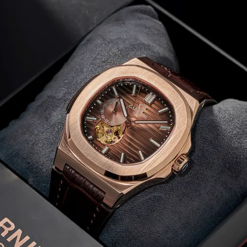 Đồng hồ Nam Carnival 8159G-VH-DD-N: Mặt Số Hình Vuông & Chi Tiết Lộ Cơ Độc Nhất