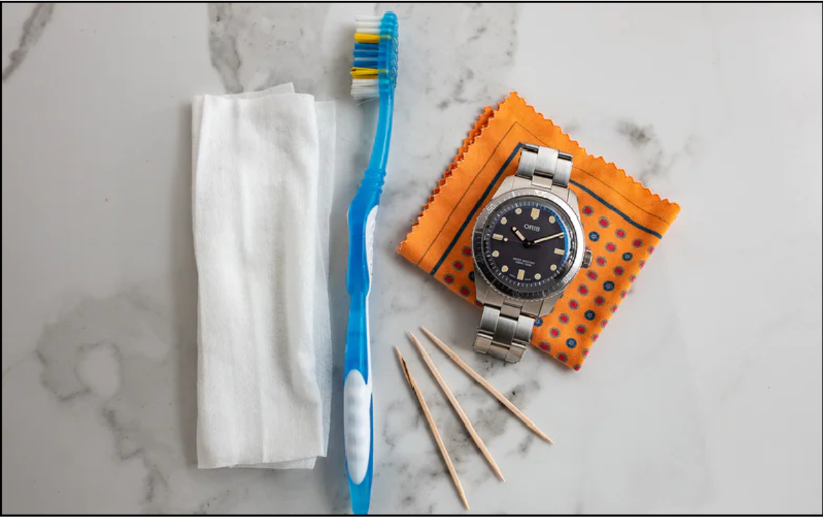 Vệ sinh đồng hồ Vệ sinh đồng hồ