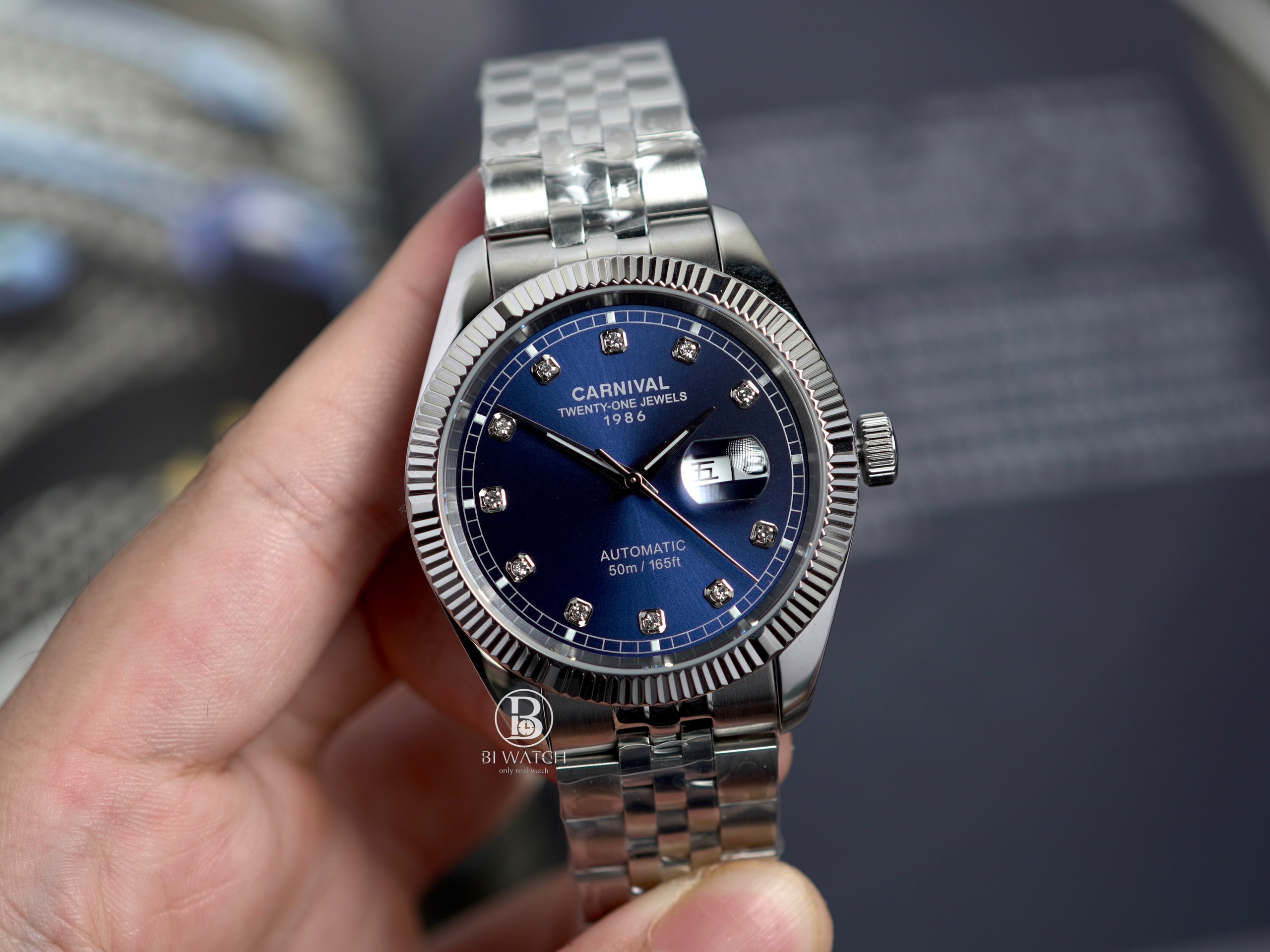 Đồng hồ Carnival dây kim loại Đồng hồ Carnival dây kim loại