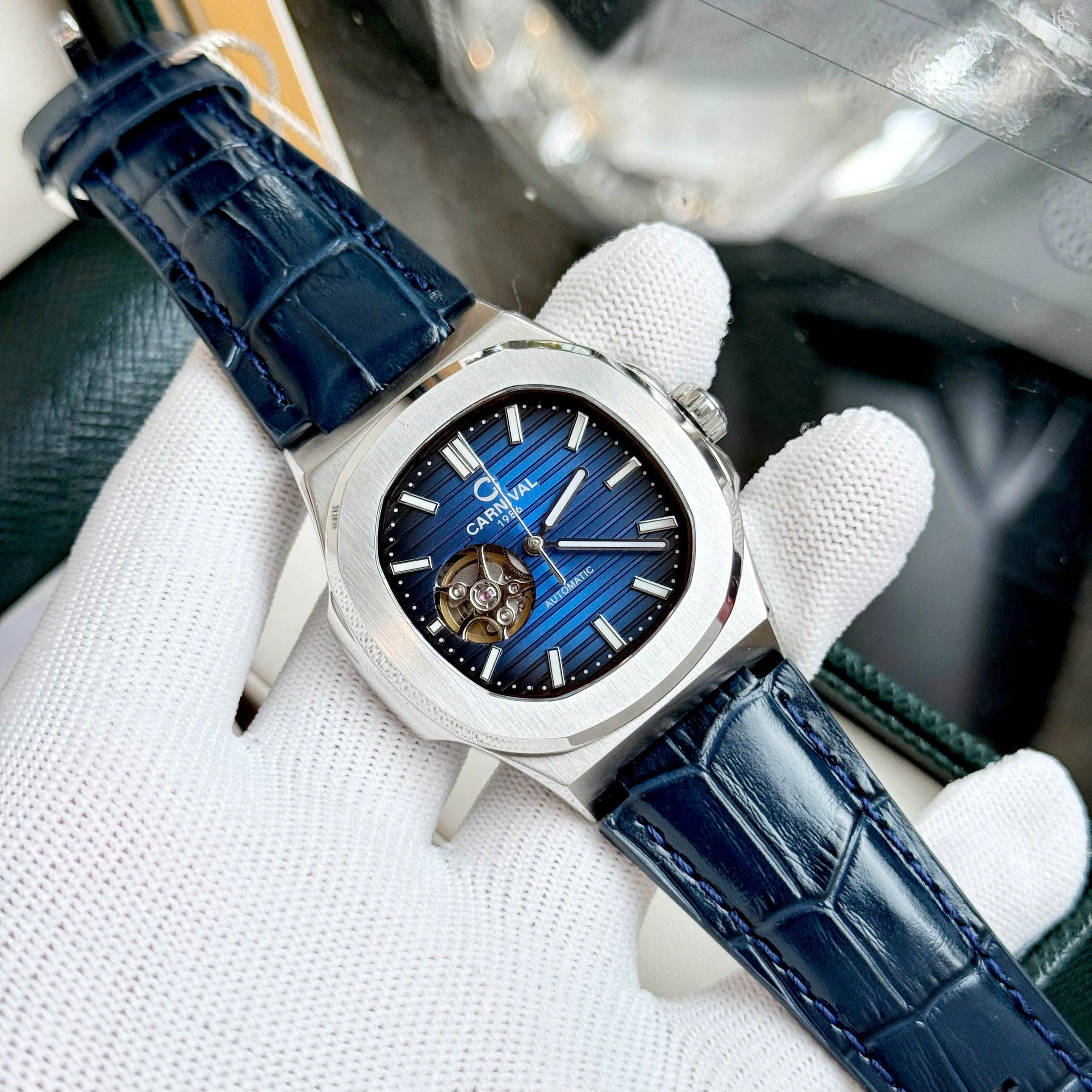 Đồng hồ Carnival dây kim loại Đồng hồ Carnival dây kim loại