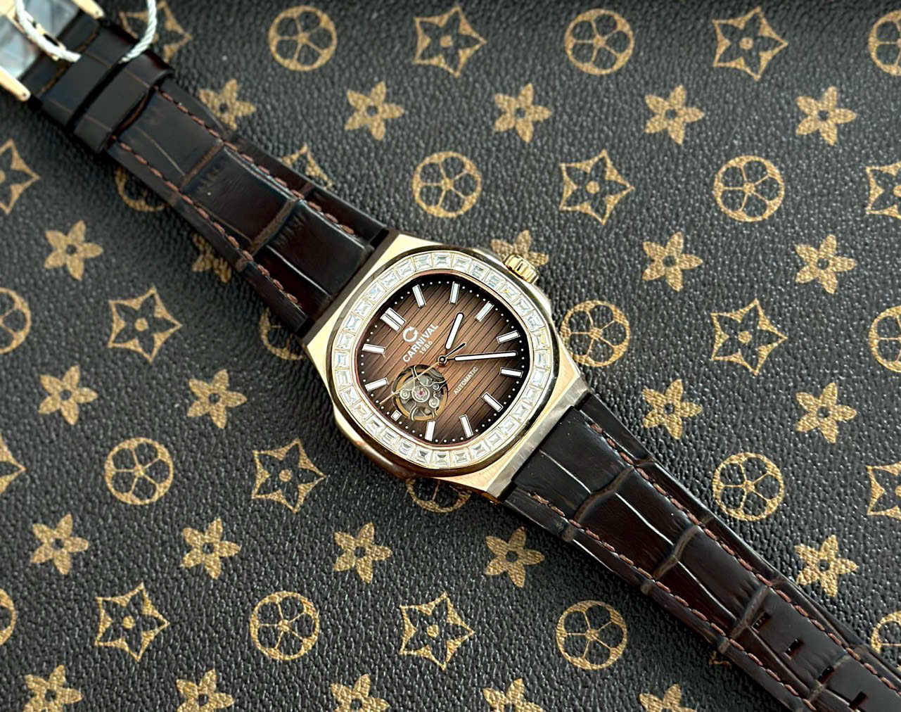 Đồng hồ Carnival đính đá Đồng hồ Carnival đính đá