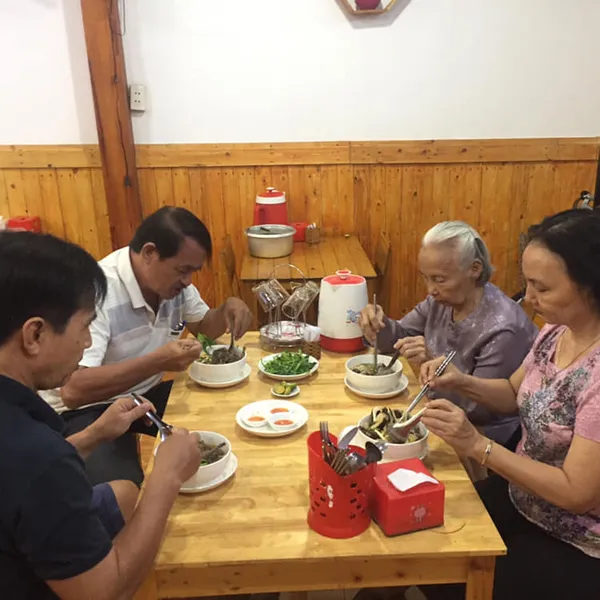 LẨU GÀ ÁC TIỀM