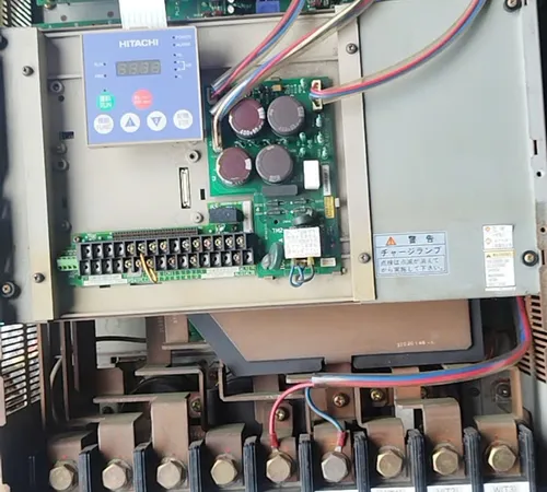 LỖI BIẾN TẦN MÁY NÉN KHÍ TRỤC VÍT HITACHI