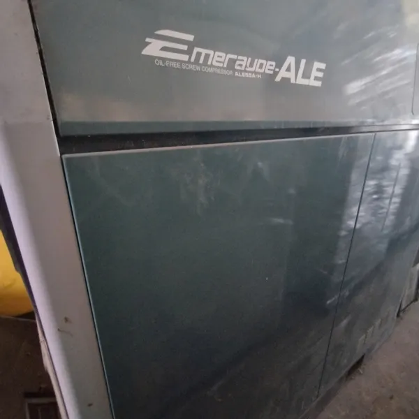 MÁY NÉN KHÍ KHÔNG DẦU COBELCO 55KW 75HP MỚI 90%