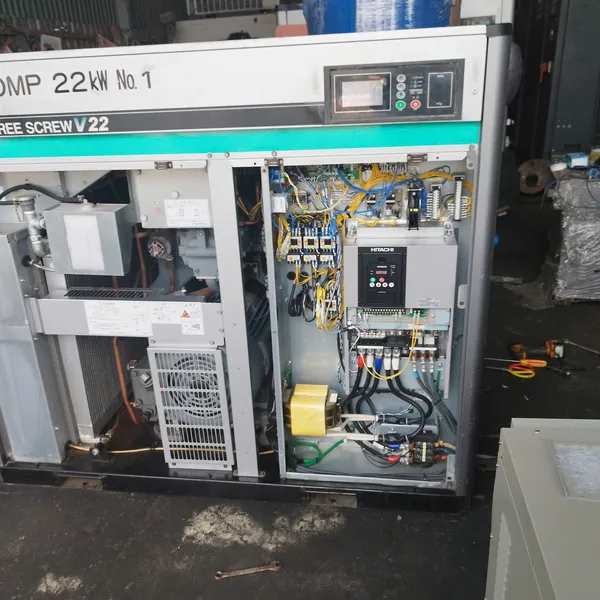 MÁY NÉN KHÍ TRỤC VÍT KHÔNG DẦU HITACHI NEXT 22KW 30HP MỚI 95%