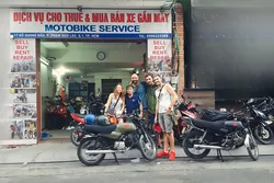 Vì sao khách Tây chuộng mua hoặc thuê xe Honda Win để phượt xuyên Việt?