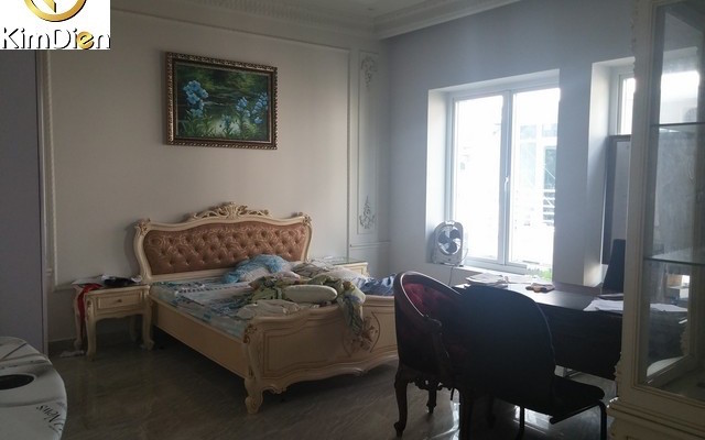 Ban-biet-thu-thao-dien-quan-2-lau-dai-trang-le