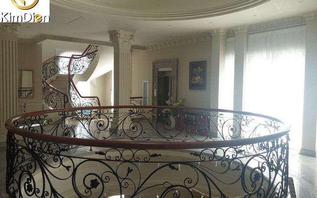 Ban-biet-thu-thao-dien-quan-2-lau-dai-trang-le