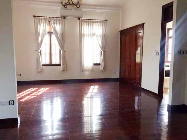 ban biet thu 801m2 can goc 2 mat tien duong khu thao dien