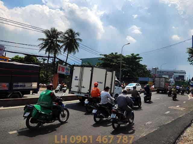 ban dat 2 mat tien duong quoc lo 13