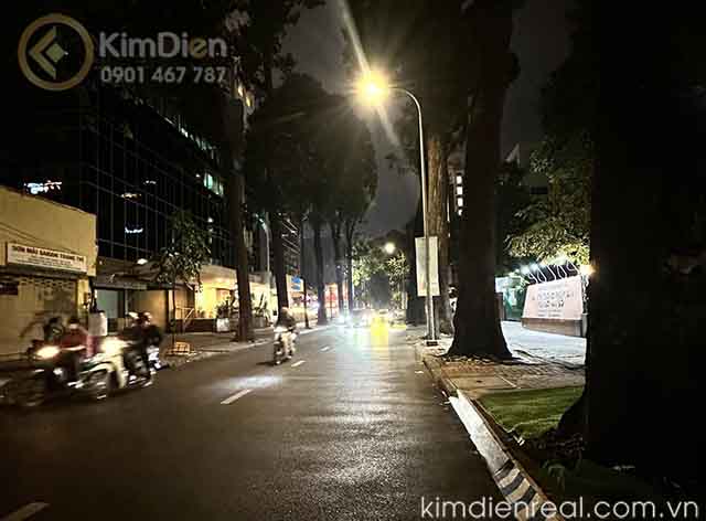 ban dat co dien tich lon quan 1 xay toa nha khach san