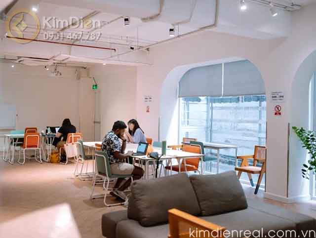 ban khach duong ly tu trong